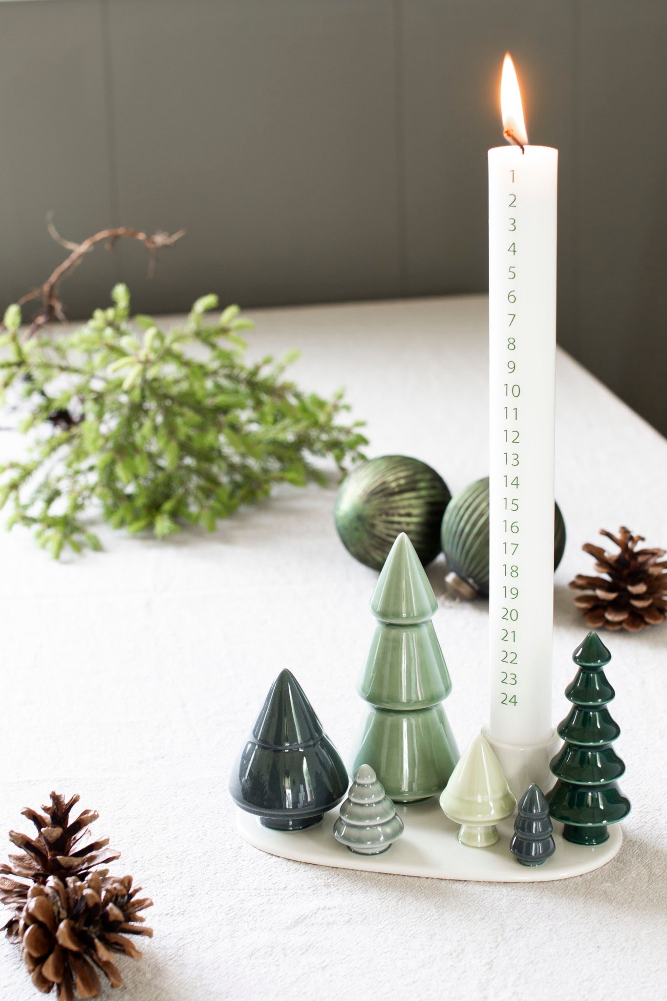 Winter Stories Calendar candle Ø 3 cm.